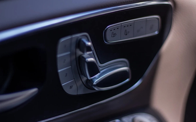 Mercedes-Benz Klasa V cena 325000 przebieg: 17000, rok produkcji 2023 z Ożarów małe 172